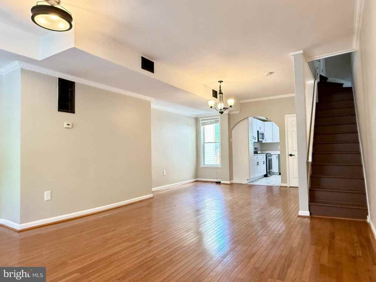 1004 Girard St Nw - Photo 5 of 41