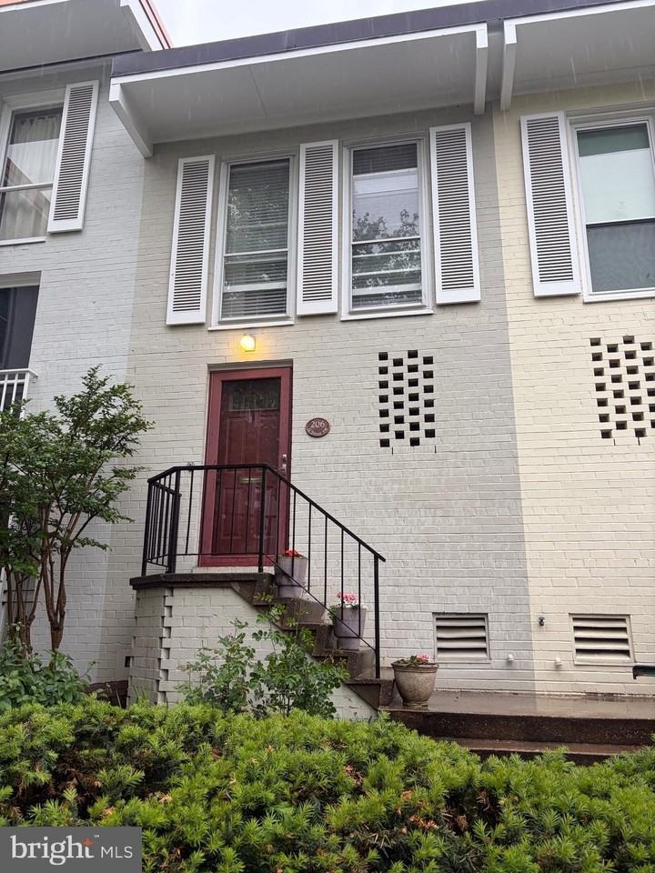 206 G St Sw - Photo 2 of 2