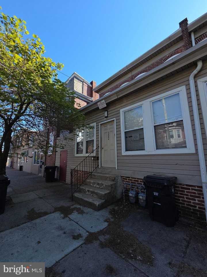 302 W 23rd St #1 - Photo 2 of 11