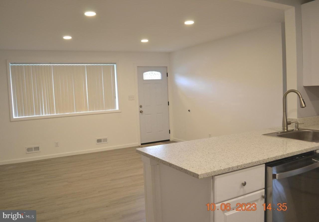 1407 Gordon Dr - Photo 4 of 31