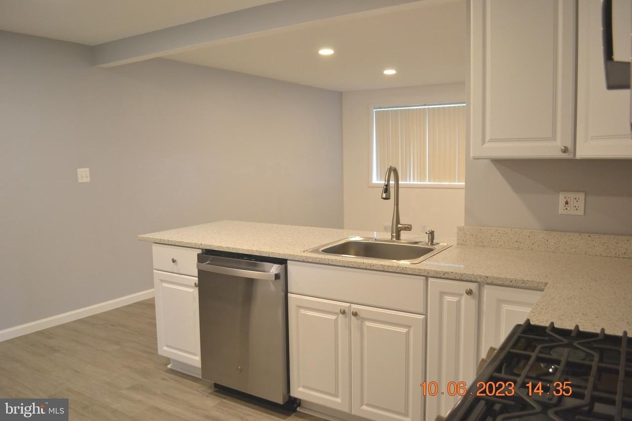 1407 Gordon Dr - Photo 7 of 31