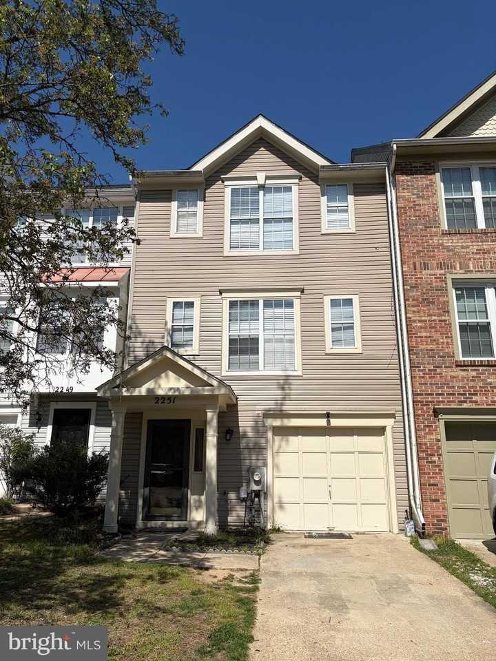 2251 Commissary Cir - Photo 2 of 23
