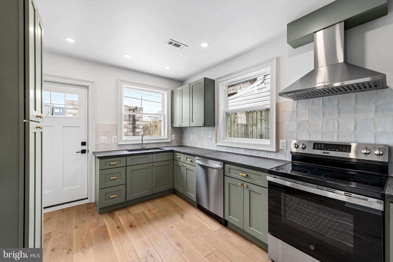 3539 Roland Ave - Photo 7 of 31
