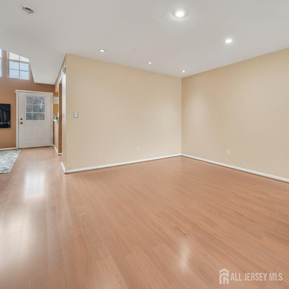 75 Jared Dr - Photo 4 of 19