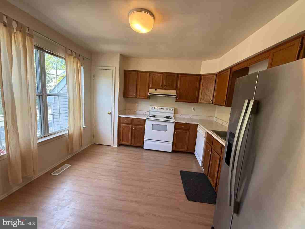 4711 Leyden Way - Photo 3 of 19