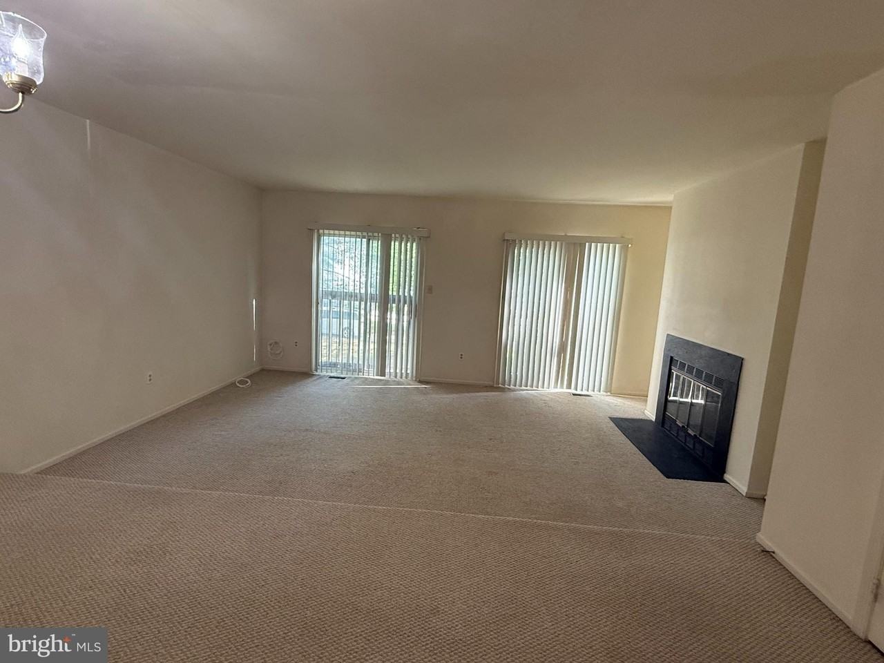 4711 Leyden Way - Photo 5 of 19