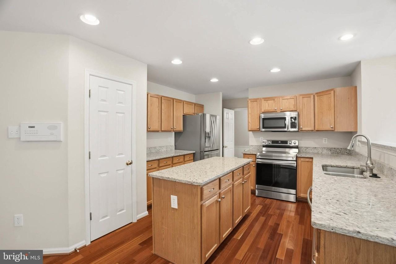 6020 Moonsails Ln - Photo 3 of 26