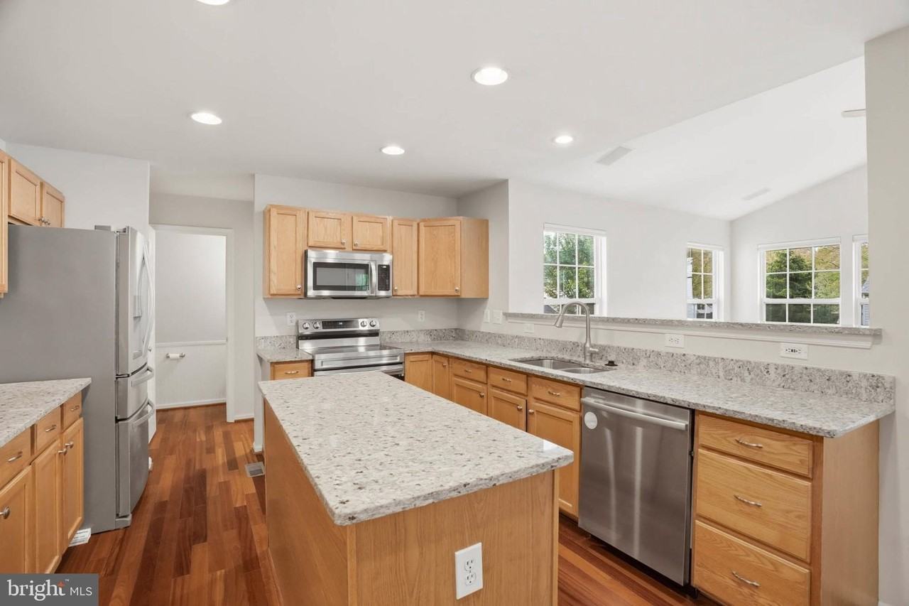 6020 Moonsails Ln - Photo 4 of 26