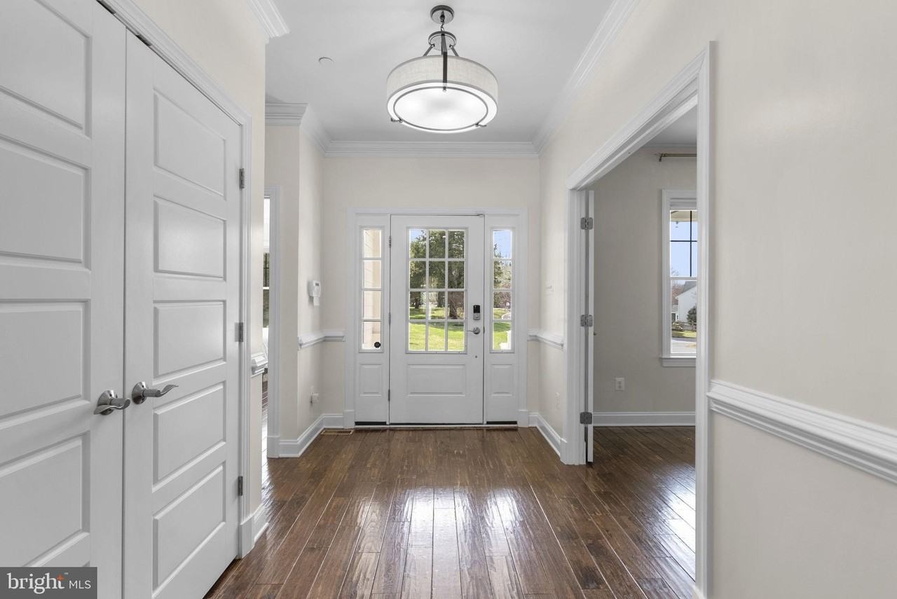 17601 Crystal Spring Ter - Photo 4 of 45