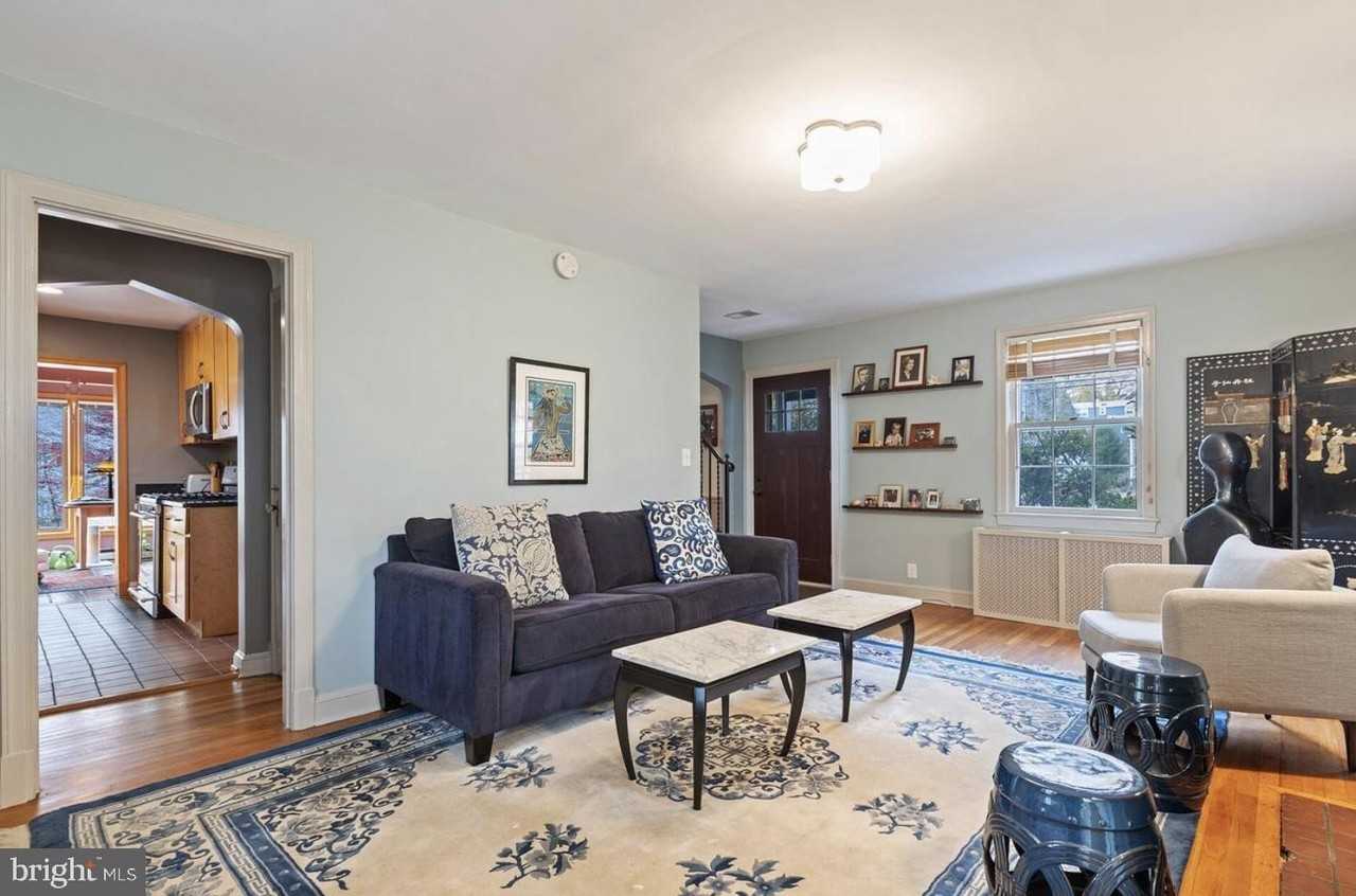 903 Jackson Ave - Photo 4 of 35