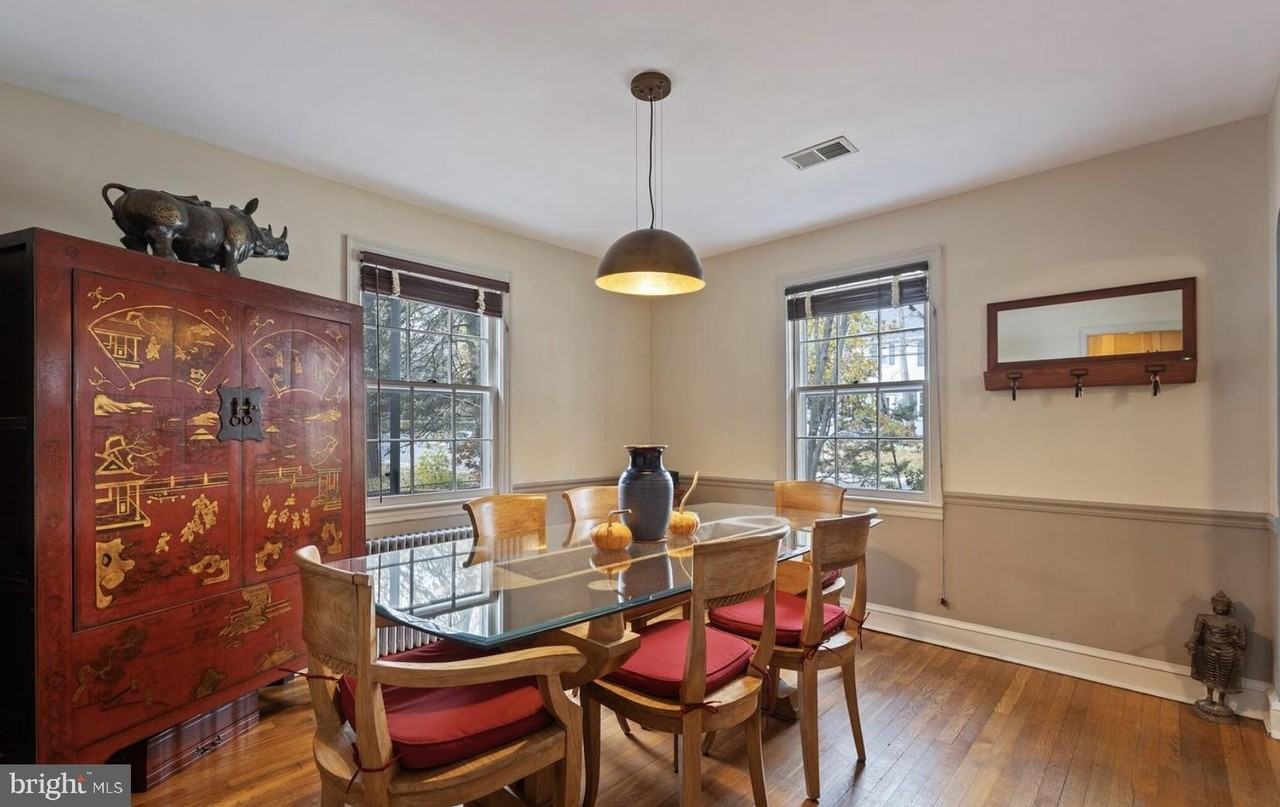 903 Jackson Ave - Photo 7 of 35