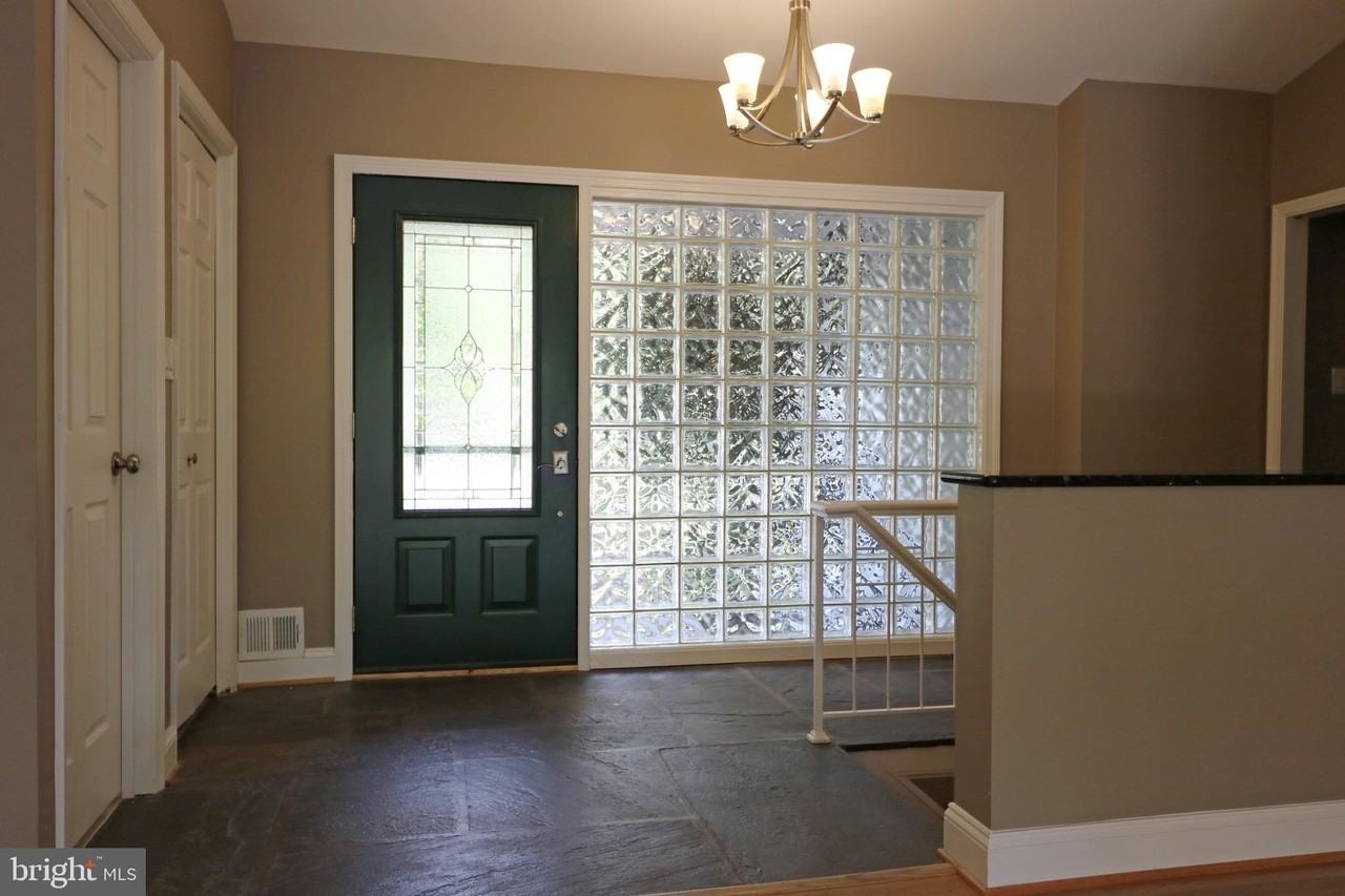 8405 Whitman Dr - Photo 3 of 25
