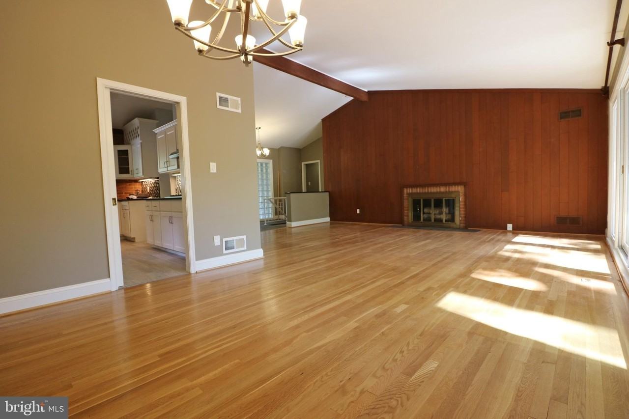 8405 Whitman Dr - Photo 4 of 25