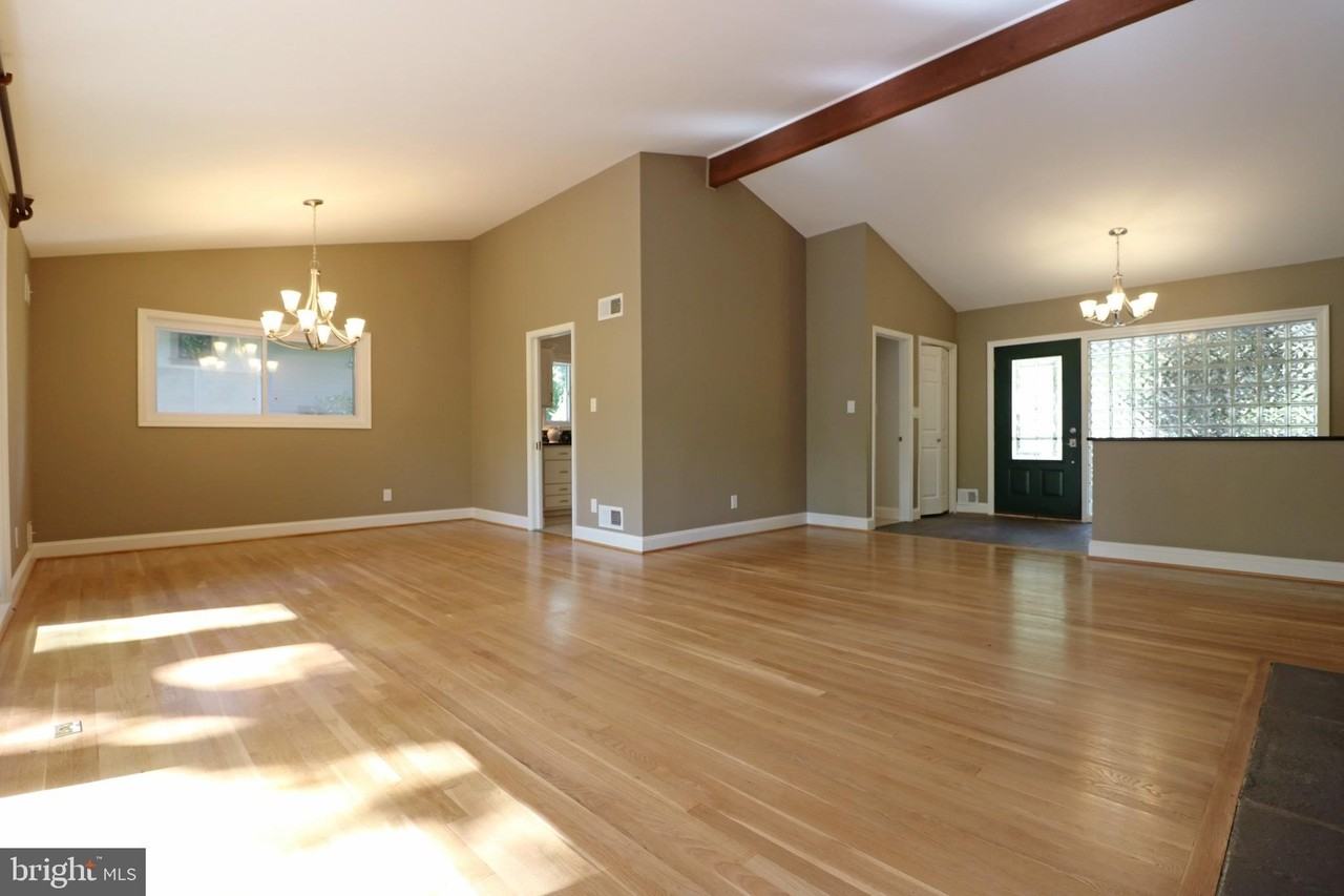 8405 Whitman Dr - Photo 5 of 25