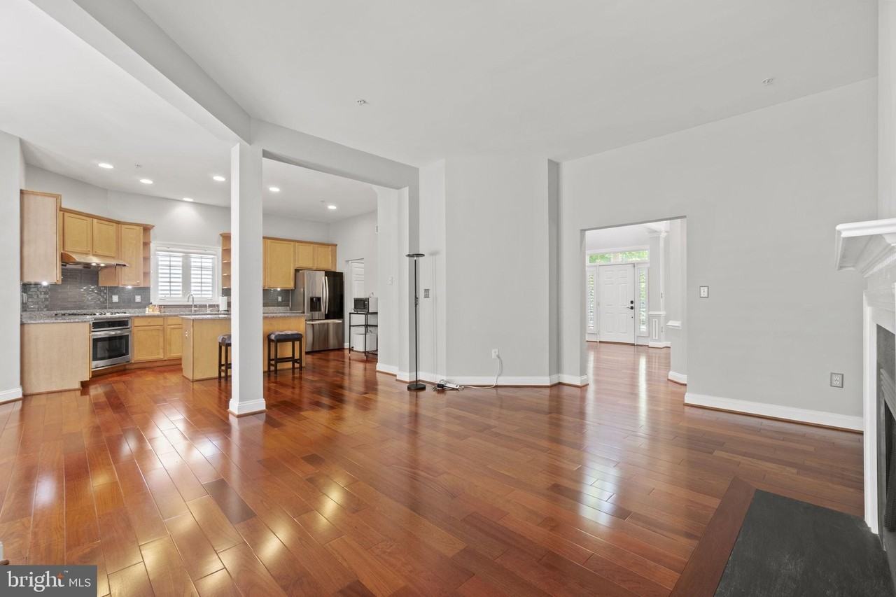 1106 Pleasant Cir - Photo 3 of 39