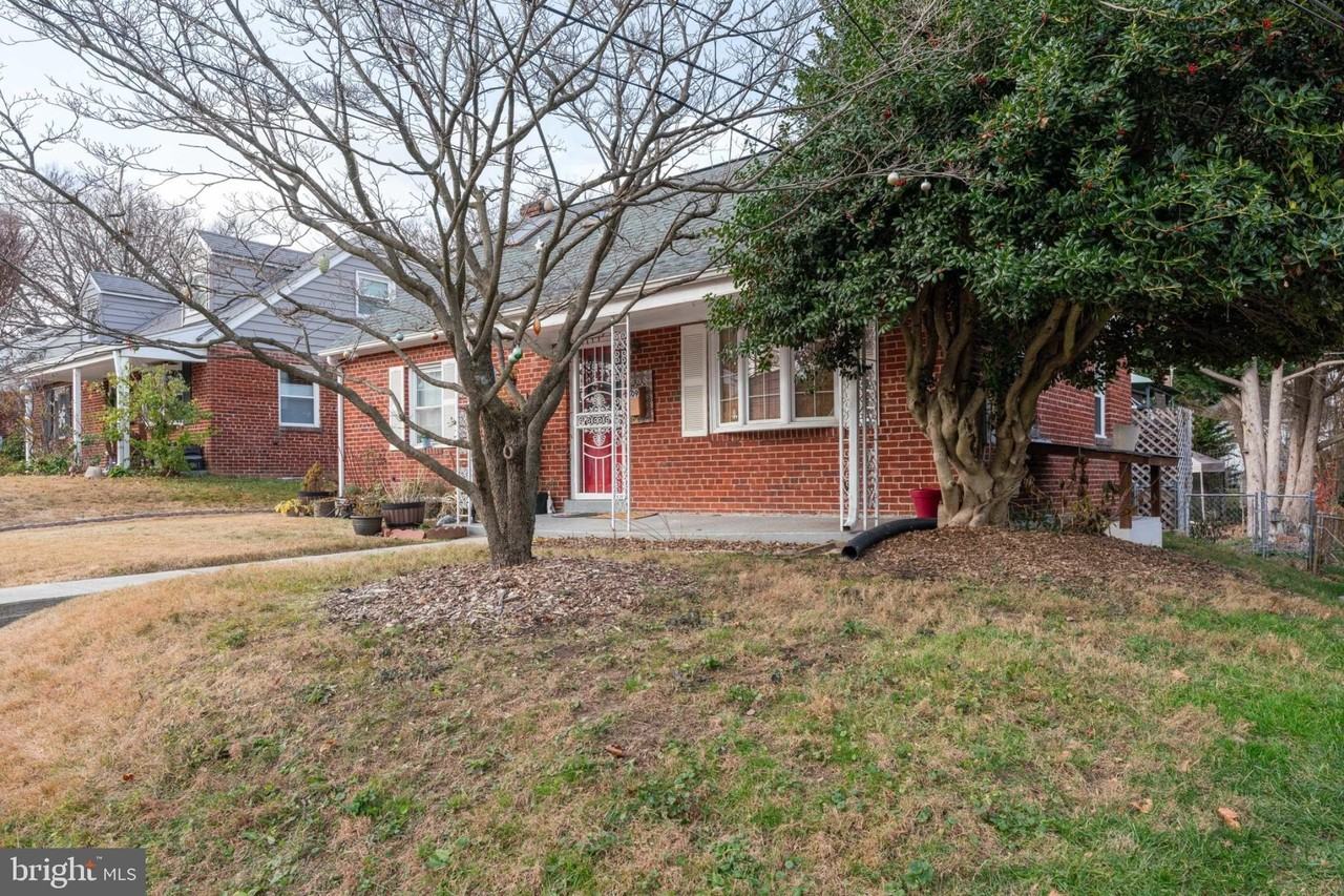1609 Brisbane St - Photo 3 of 24