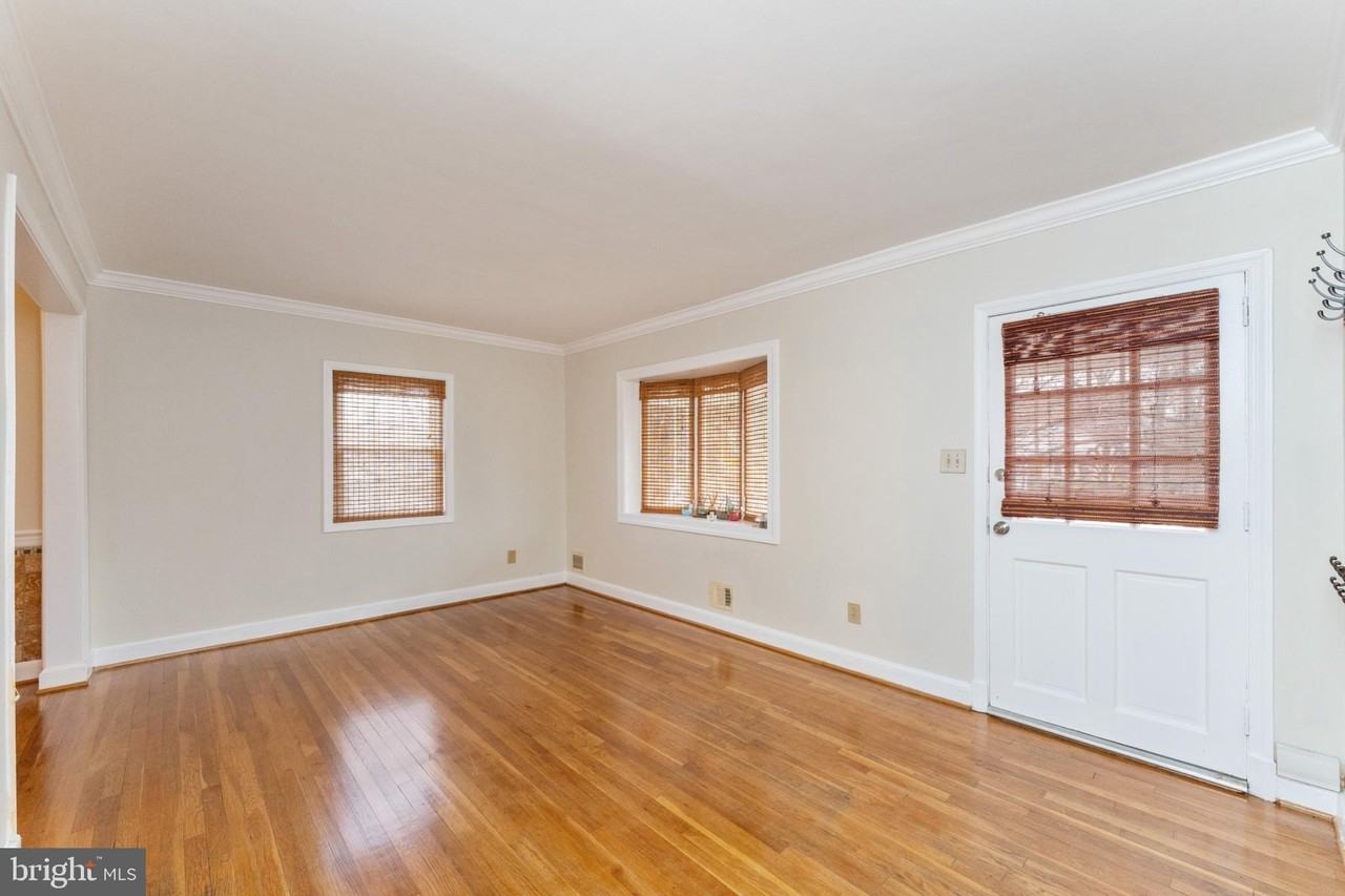 1609 Brisbane St - Photo 4 of 24
