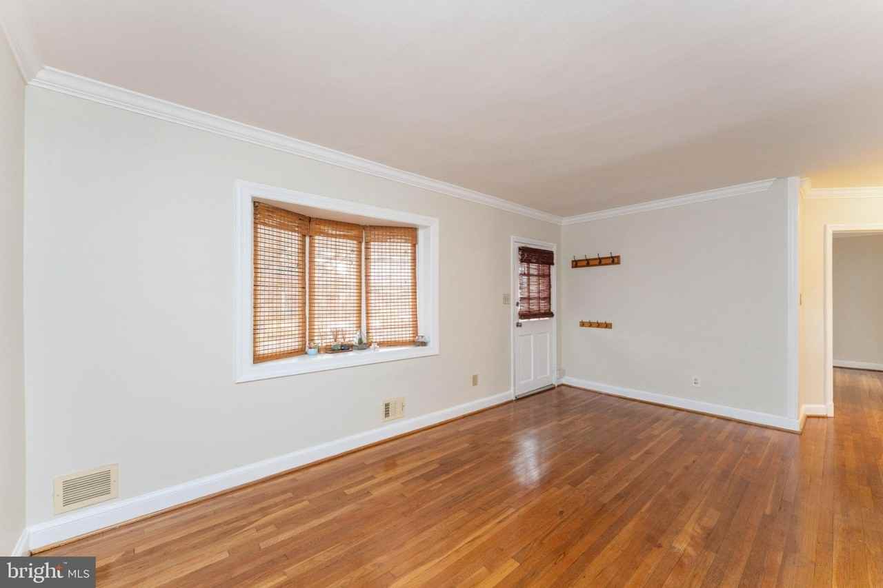 1609 Brisbane St - Photo 5 of 24