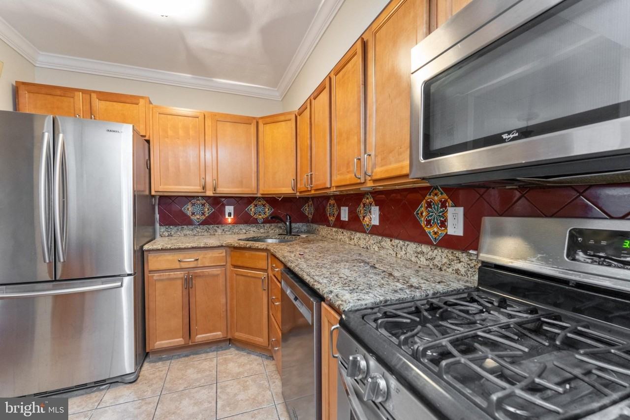 1609 Brisbane St - Photo 6 of 24