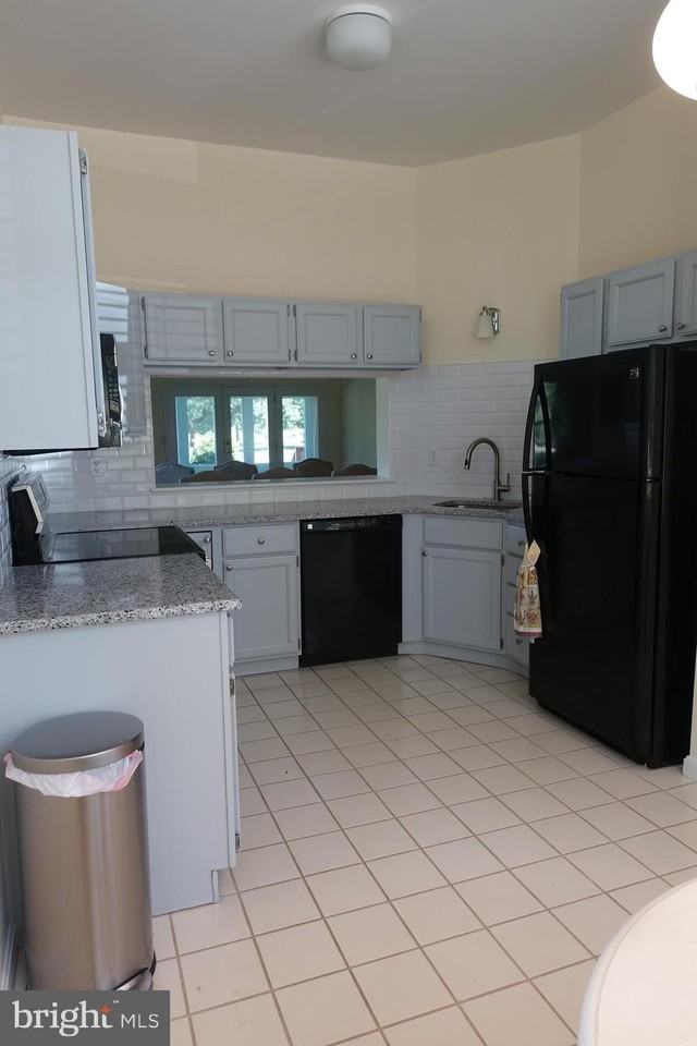 6006 Bridgepointe Dr - Photo 4 of 25