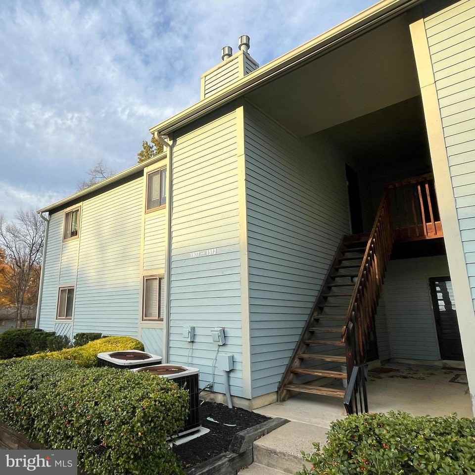 1909 Woodhollow Dr - Photo 2 of 20