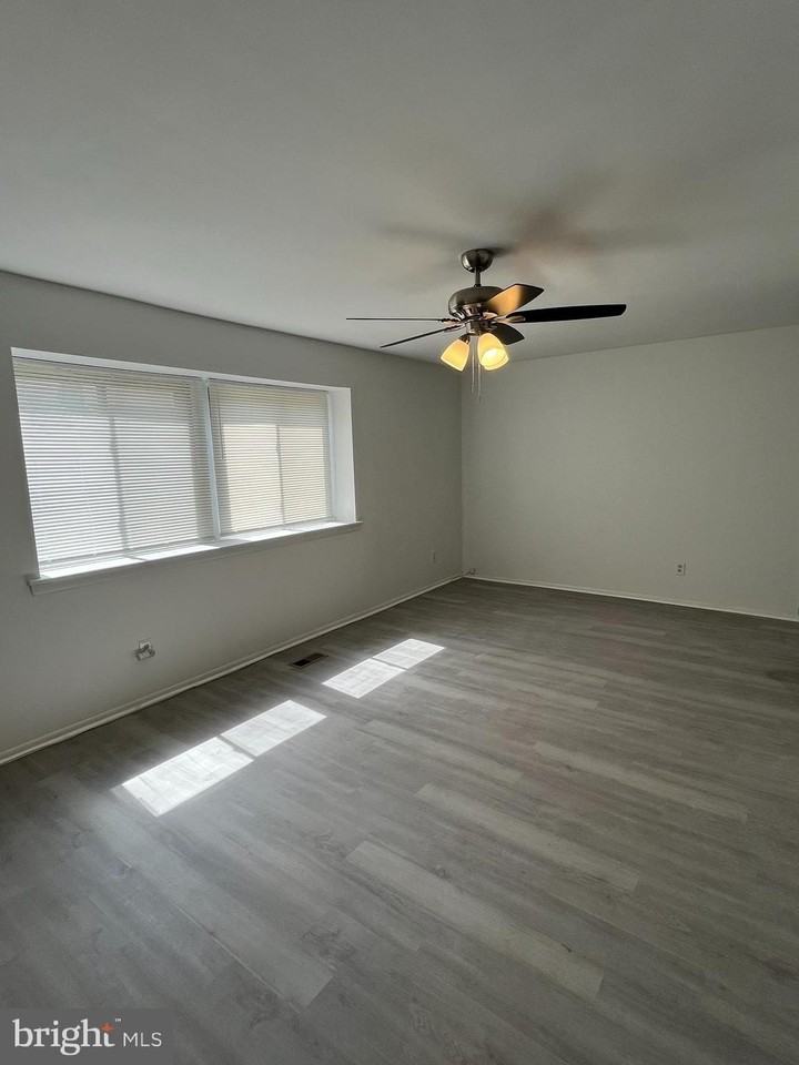1909 Woodhollow Dr - Photo 3 of 20