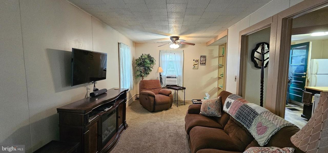 1024 N Pearl St - Photo 4 of 13