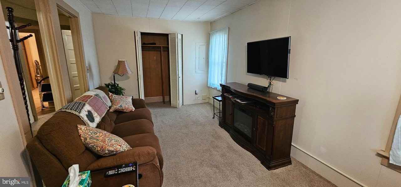 1024 N Pearl St - Photo 5 of 13