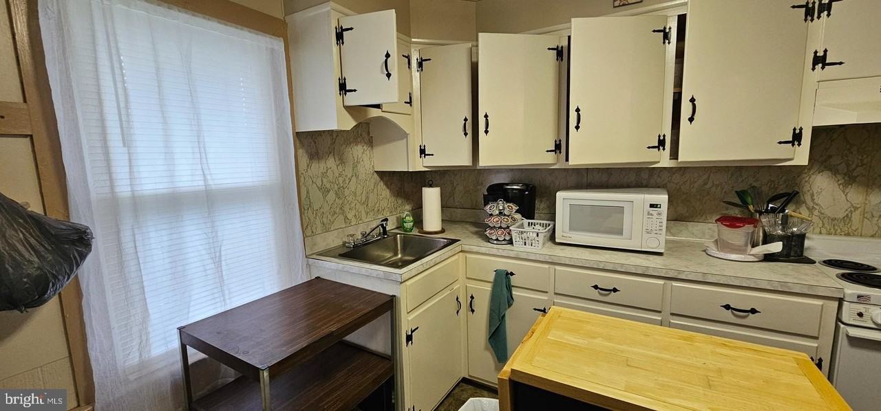 1024 N Pearl St - Photo 7 of 13