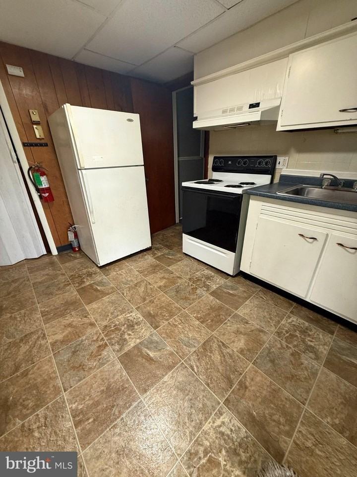 290 Kings Hwy #D - Photo 2 of 3