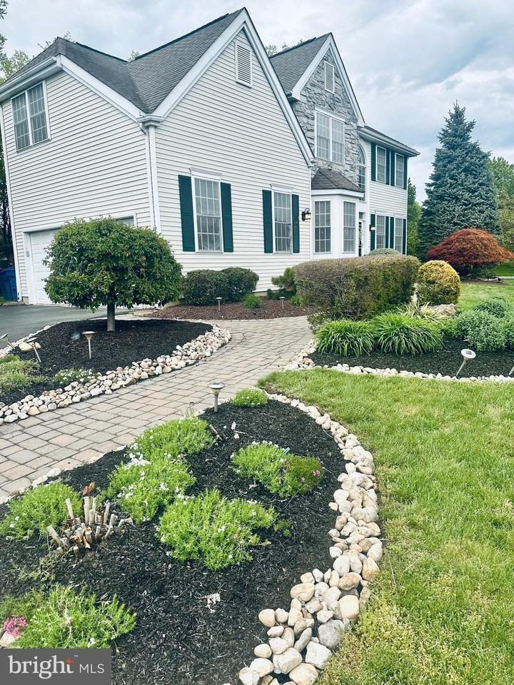 16 Poplar Dr - Photo 3 of 46