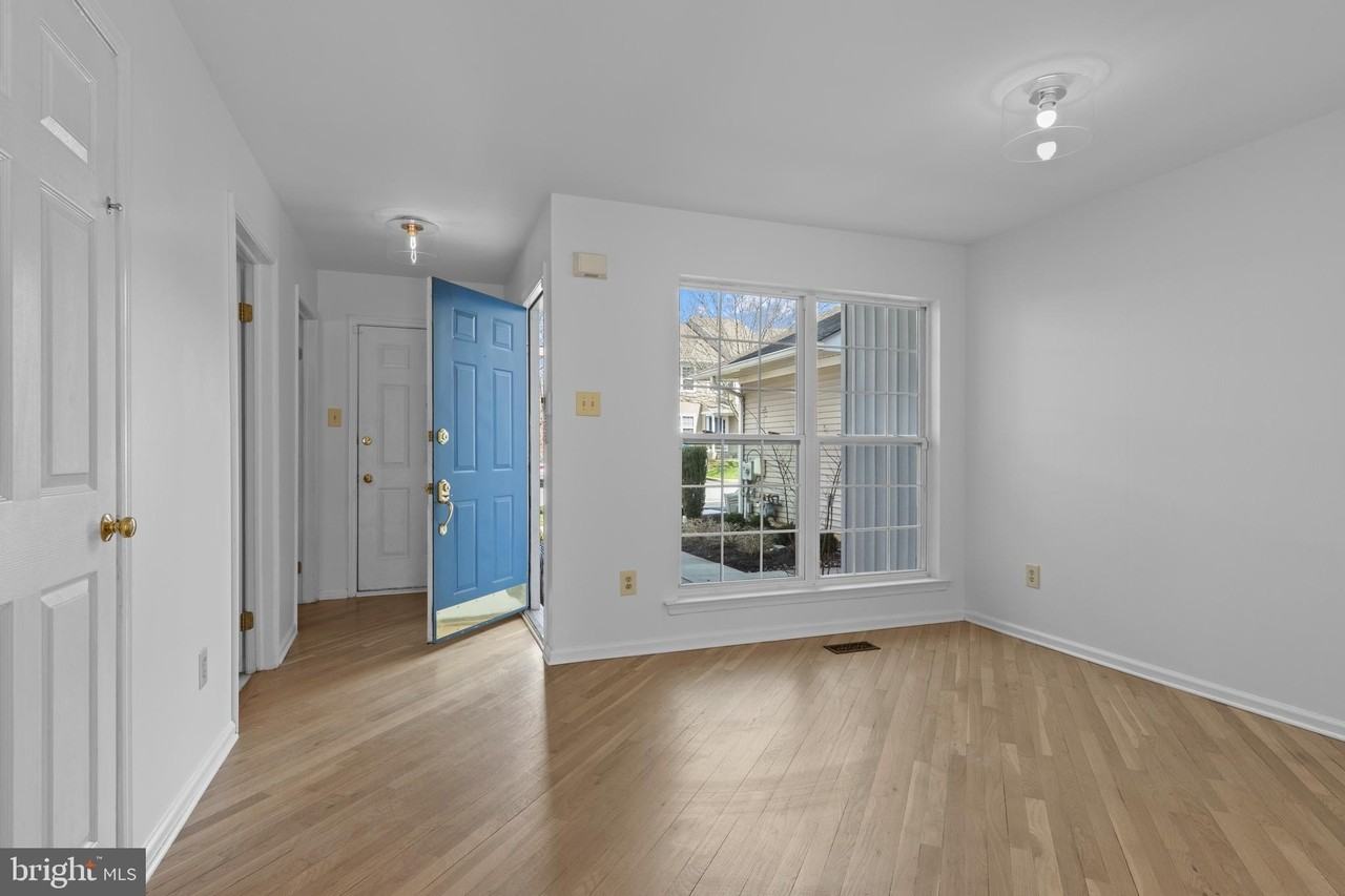112 Stewarts Ct #406 - Photo 3 of 40