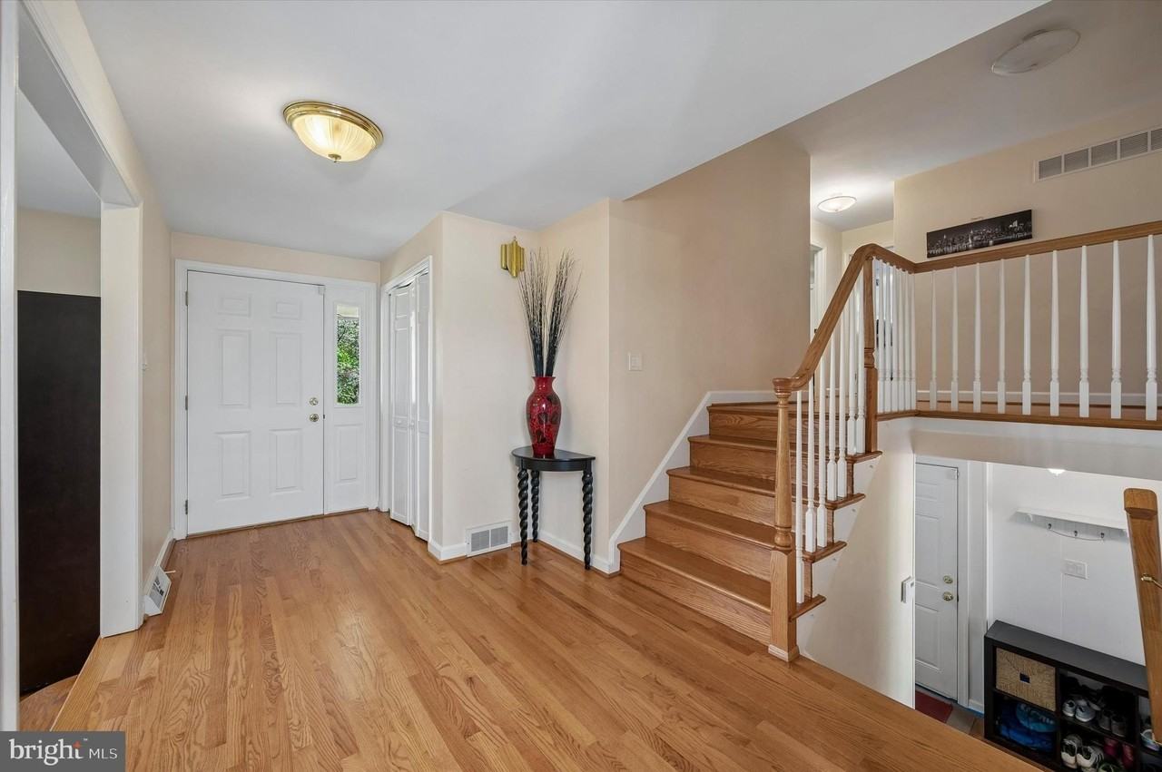 774 Robinhood Rd - Photo 2 of 28