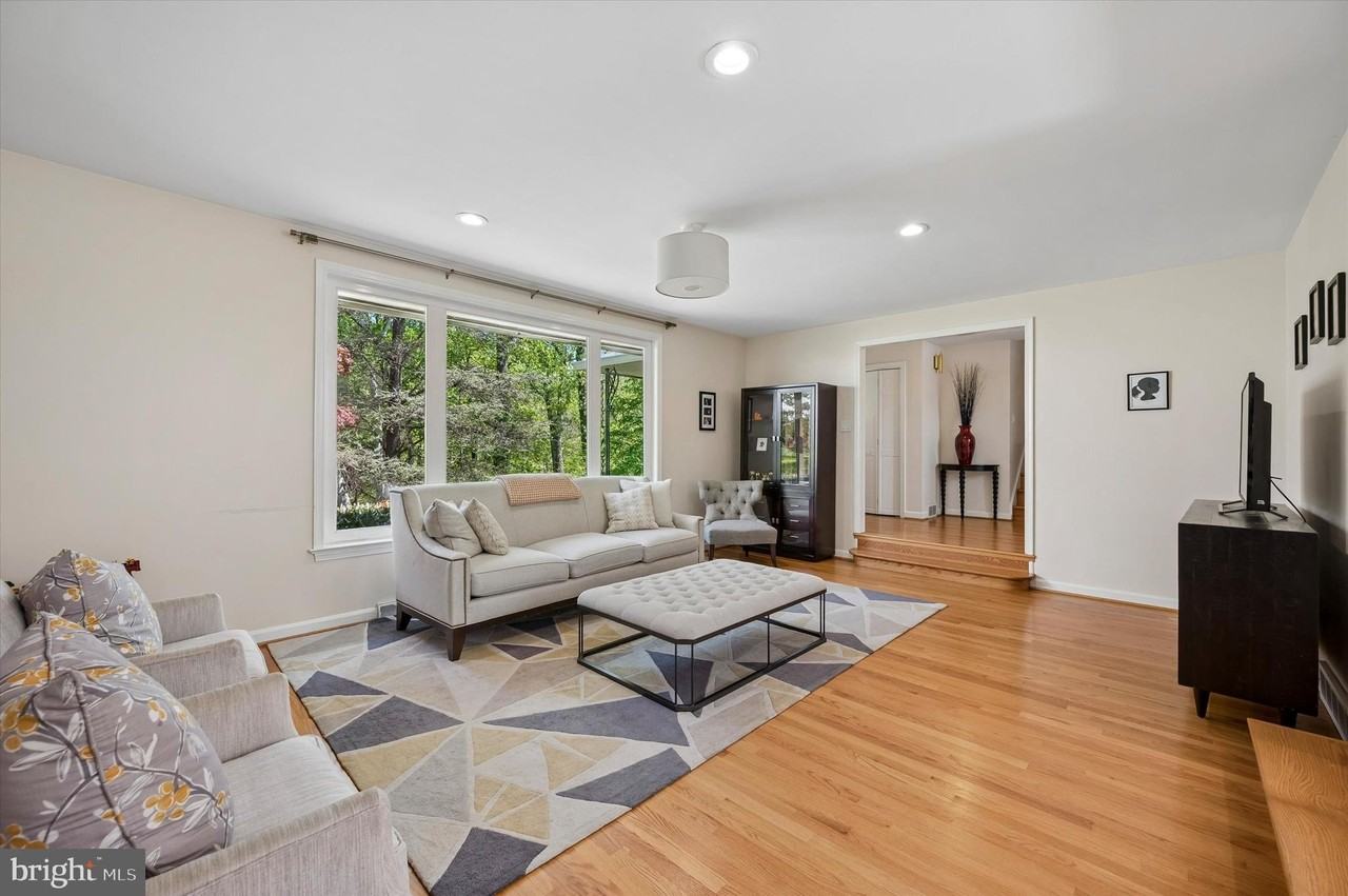 774 Robinhood Rd - Photo 4 of 28