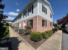 featured image of 1781 Lincoln Way E