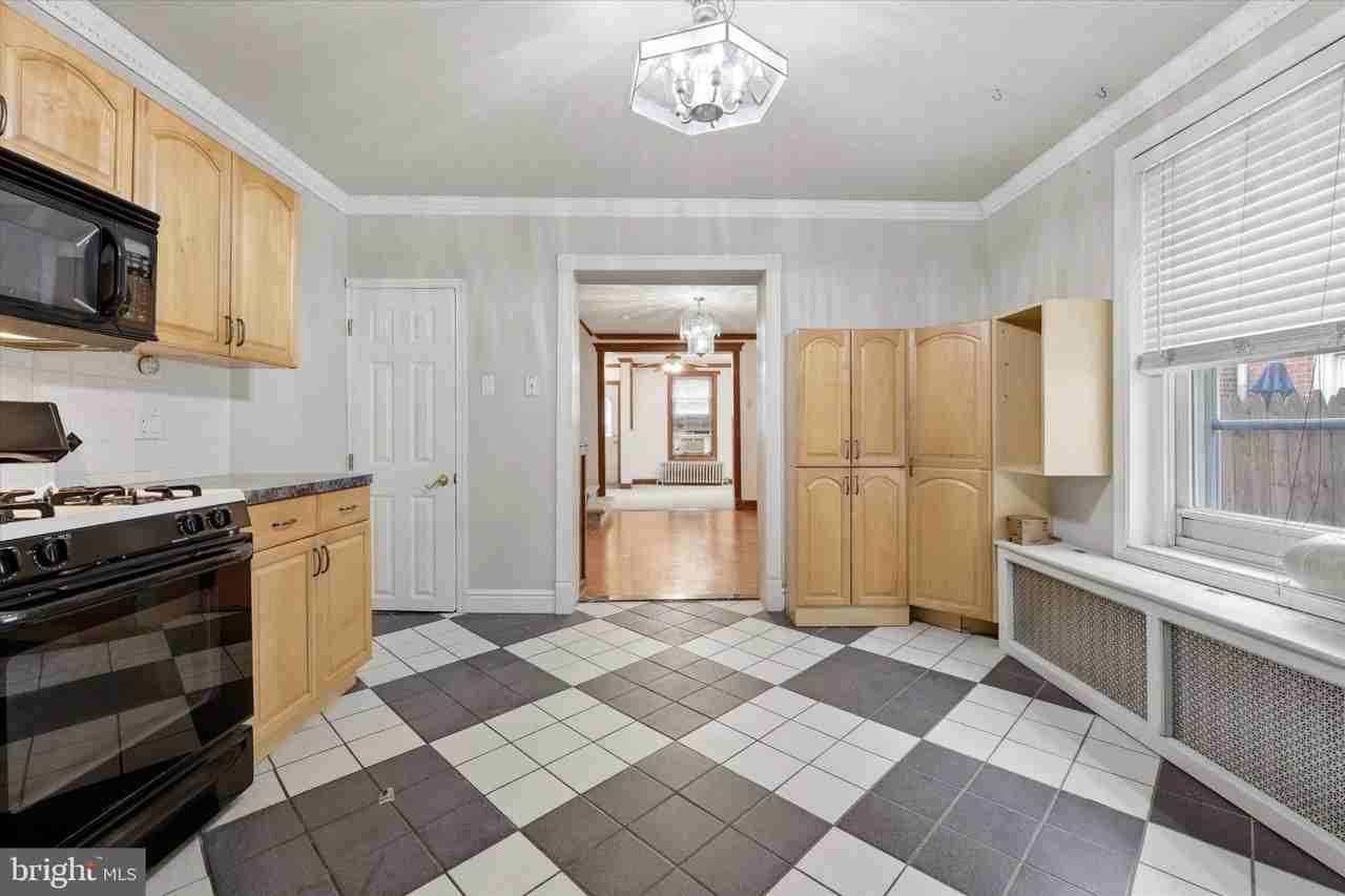 104 Maple St - Photo 5 of 15