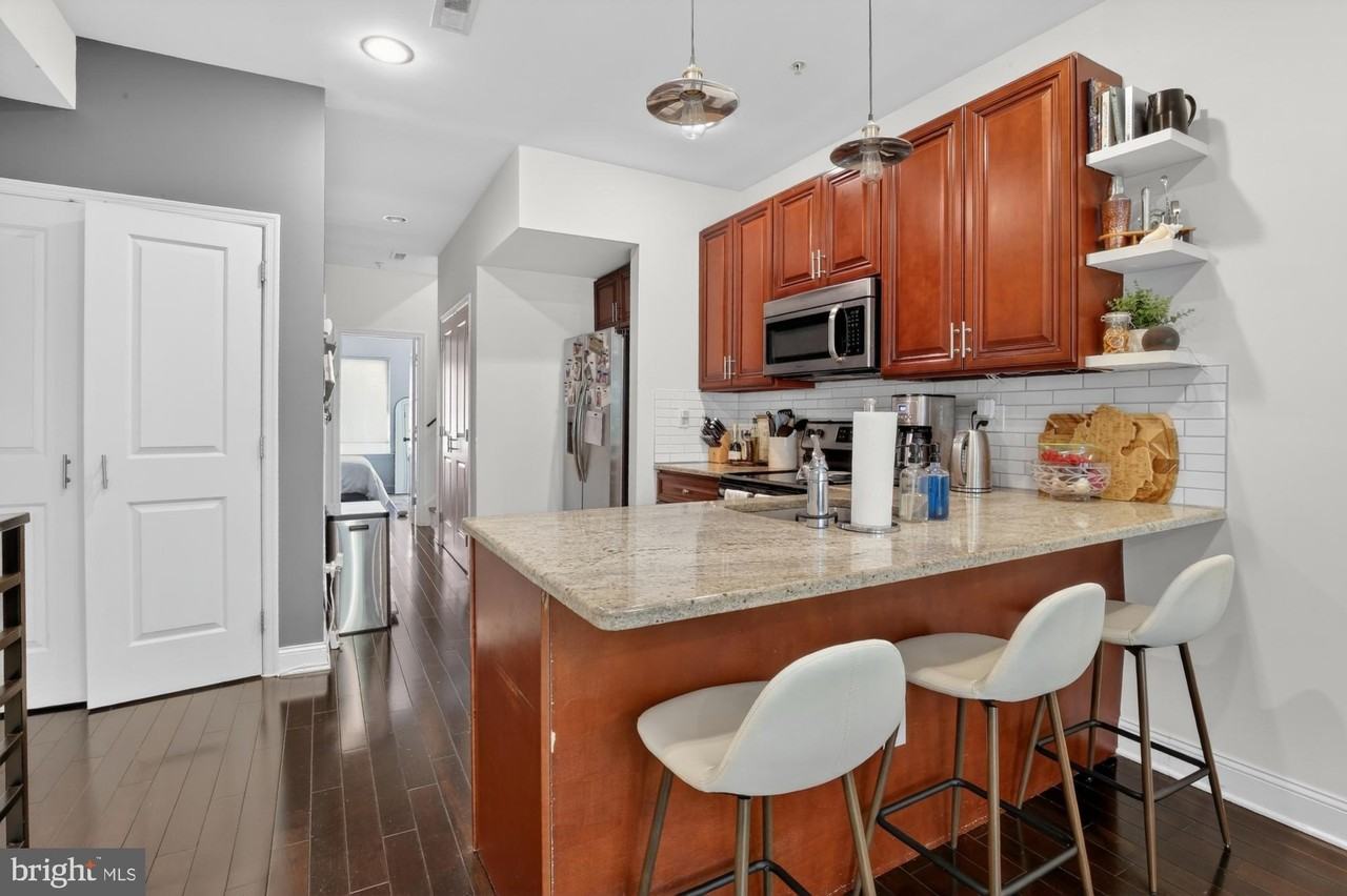 2115 Carpenter St #2 - Photo 4 of 28