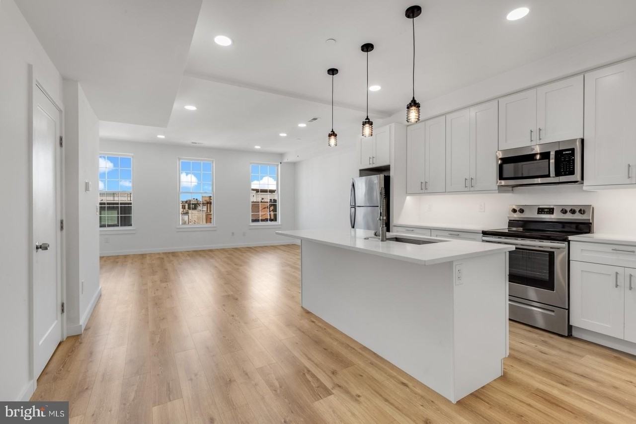 2045 Trenton Ave #401 - Photo 3 of 32