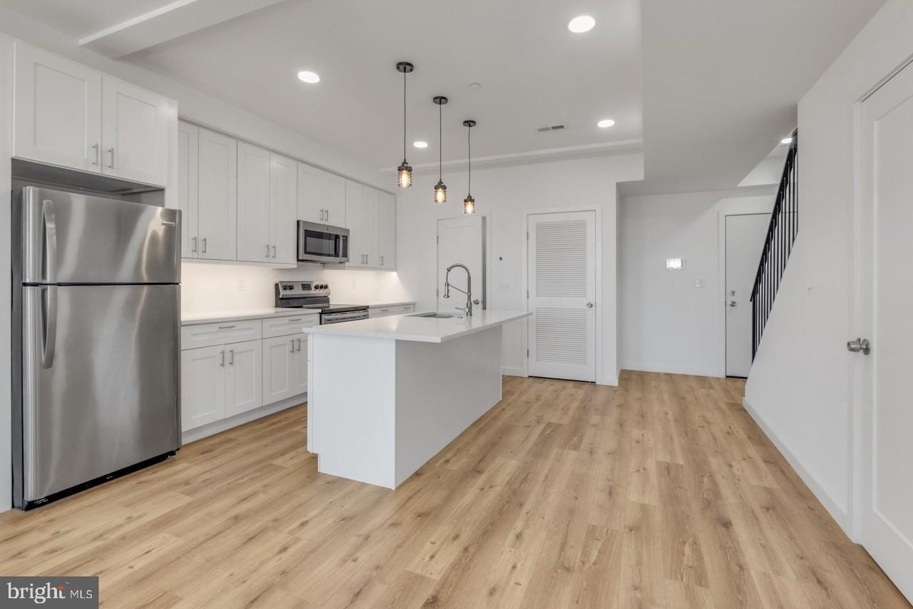 2045 Trenton Ave #401 - Photo 5 of 32