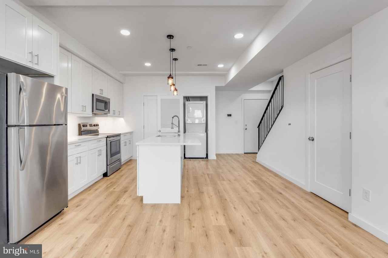 2045 Trenton Ave #401 - Photo 6 of 32