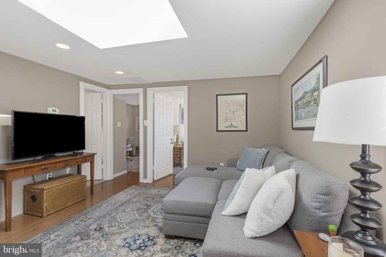 1102 N 4th St #C - Photo 2 of 16