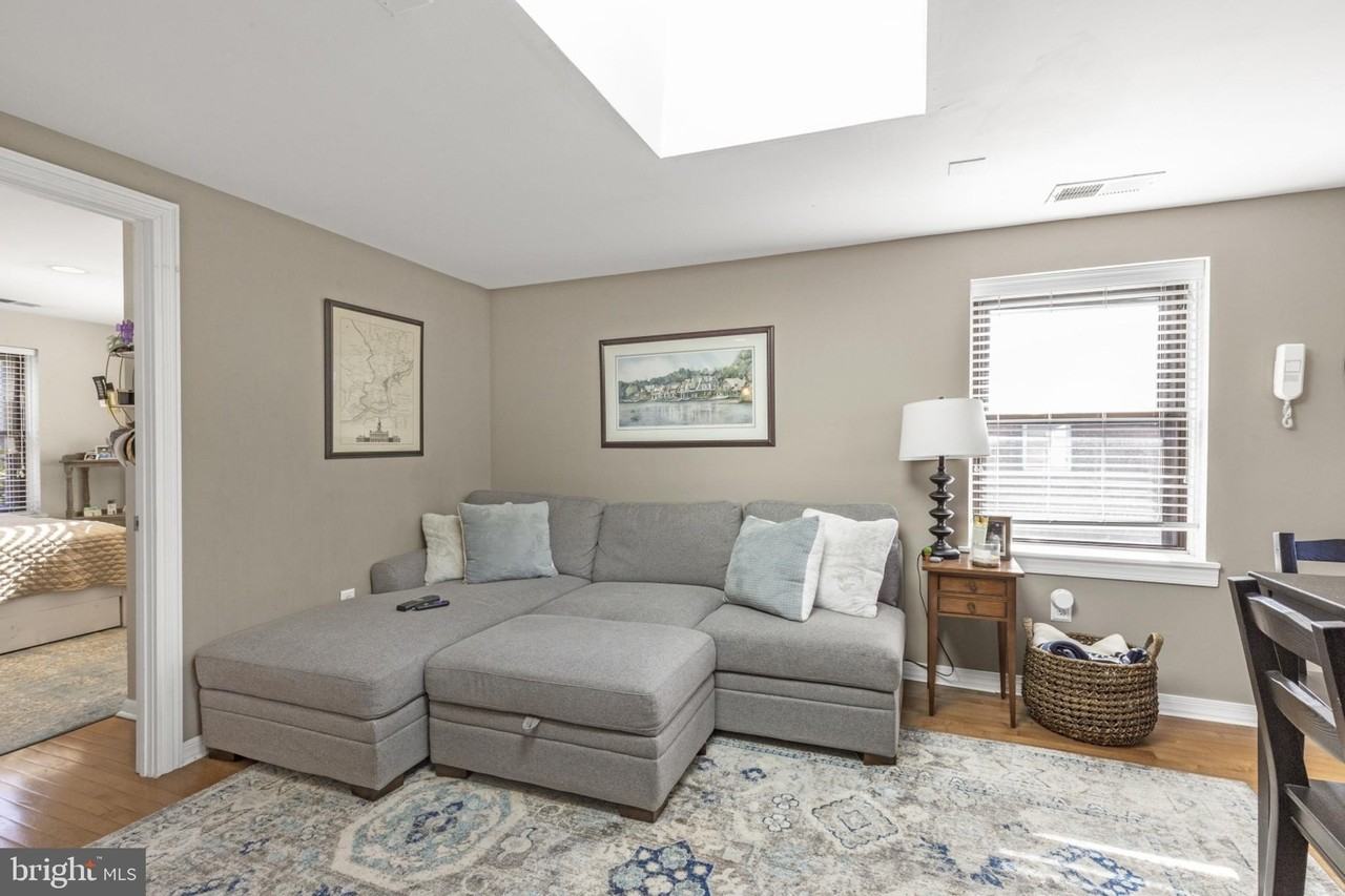 1102 N 4th St #C - Photo 3 of 16