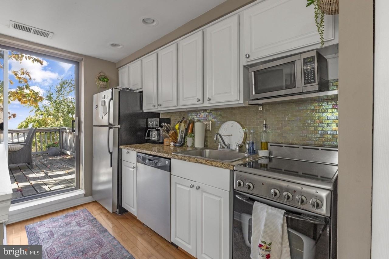 1102 N 4th St #C - Photo 4 of 16