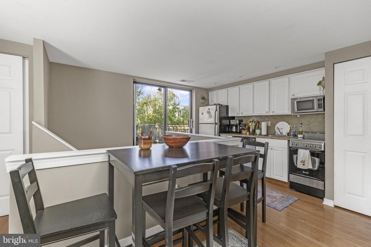 1102 N 4th St #C - Photo 5 of 16