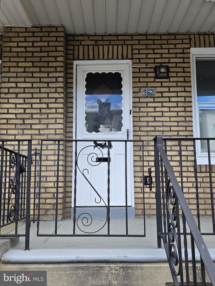 962 Carver St - Photo 2 of 25