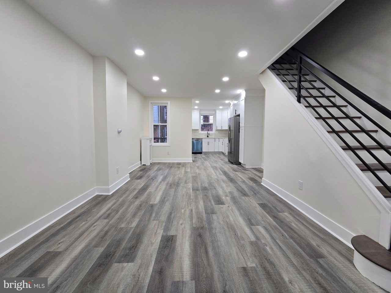 962 Carver St - Photo 3 of 25