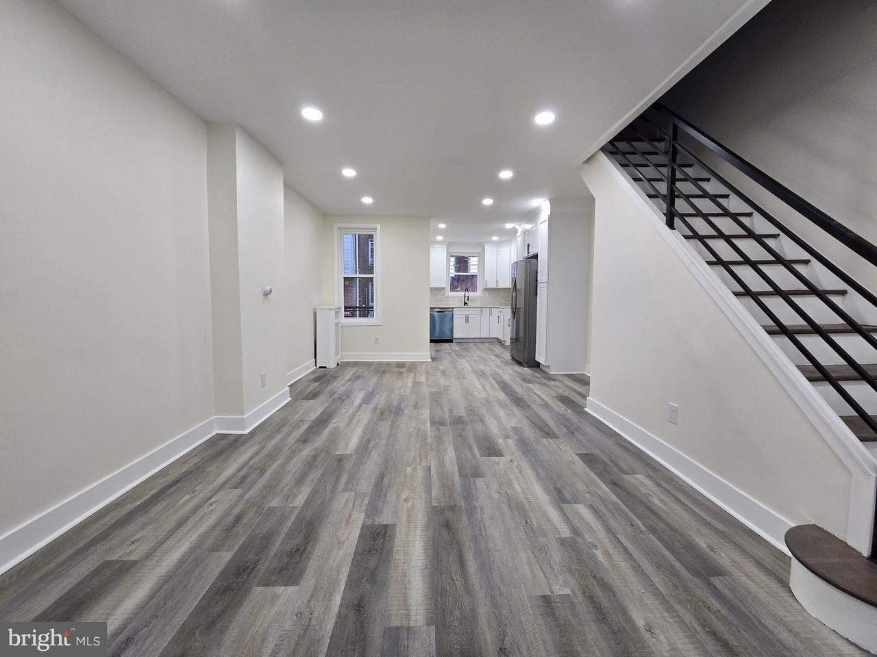 962 Carver St - Photo 4 of 25