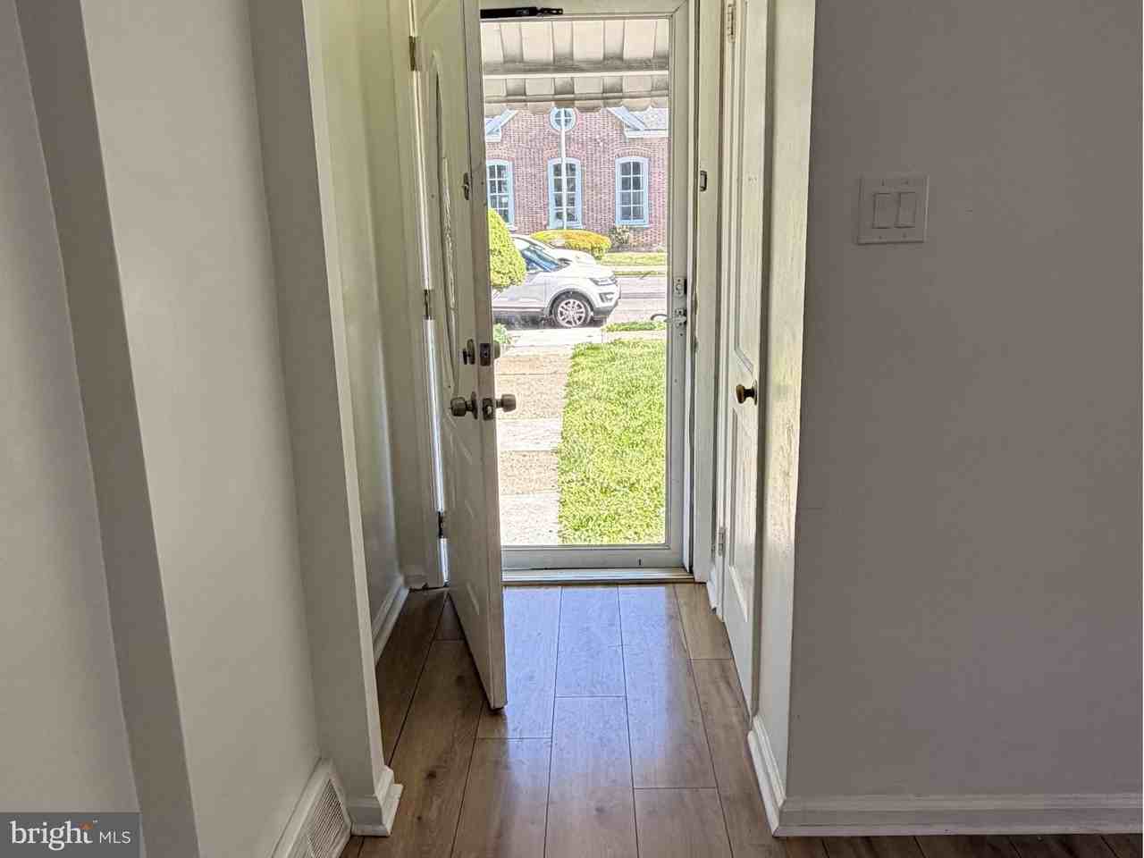 610 Longshore Ave - Photo 3 of 30
