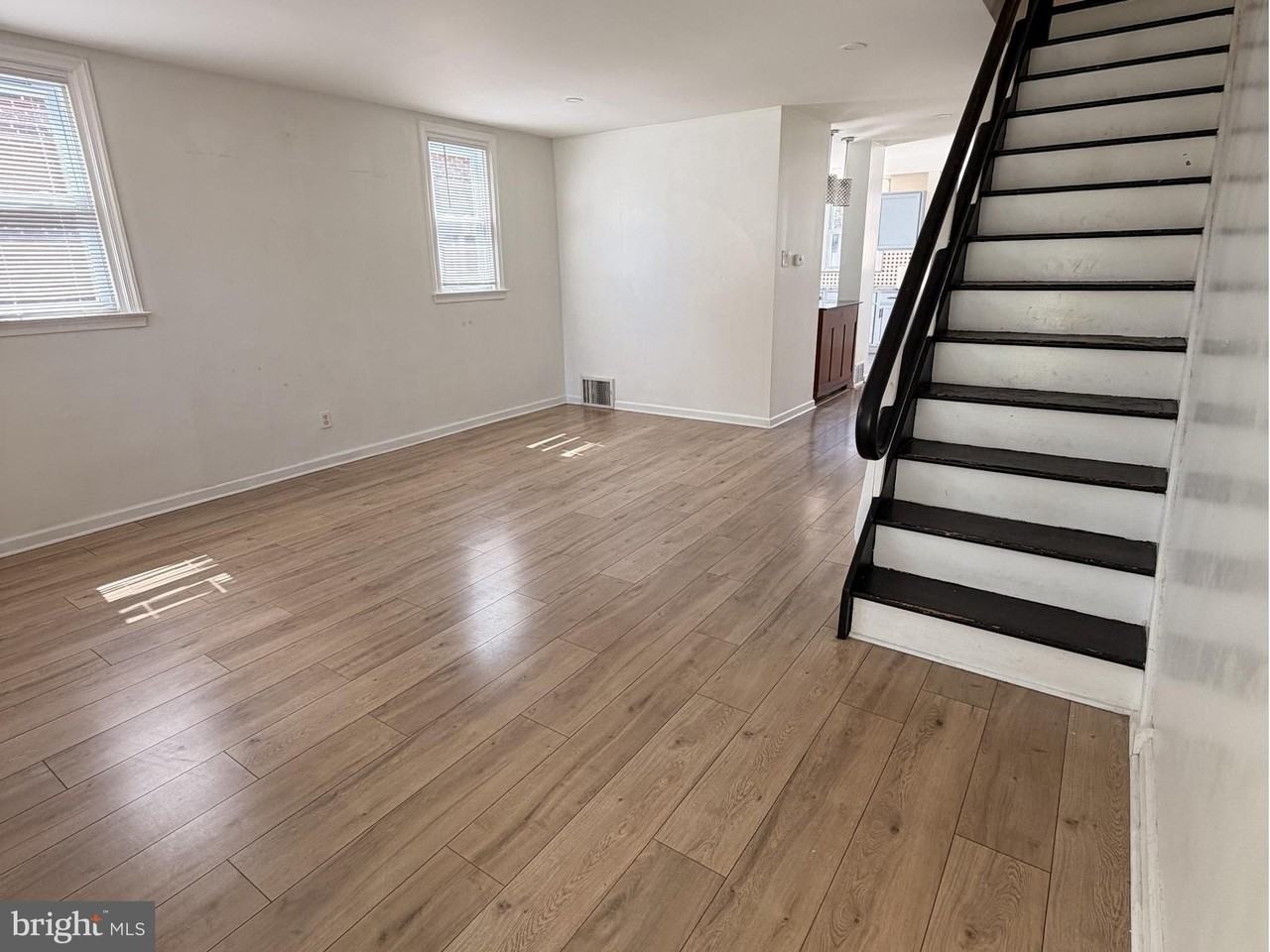 610 Longshore Ave - Photo 4 of 30