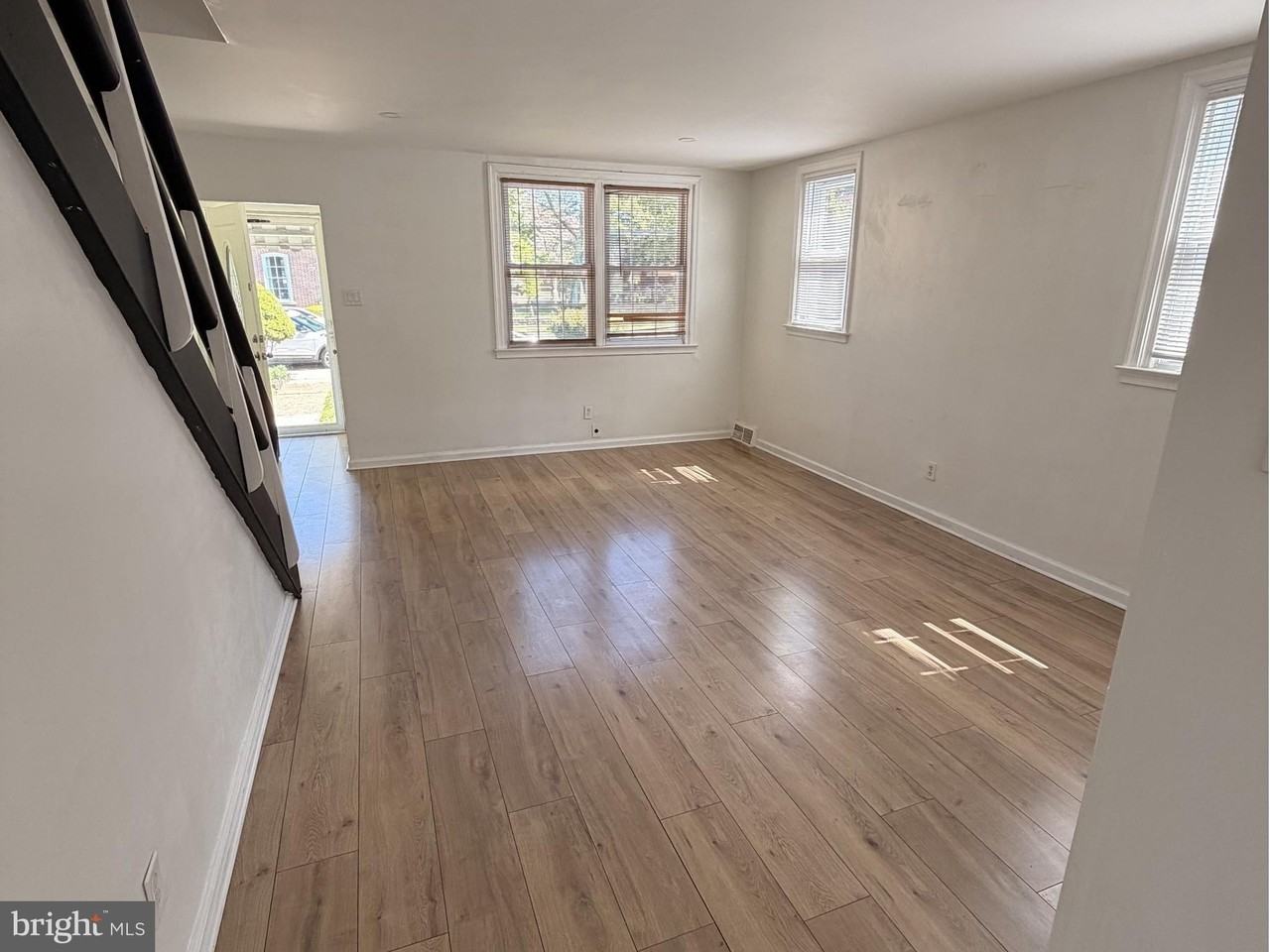 610 Longshore Ave - Photo 6 of 30